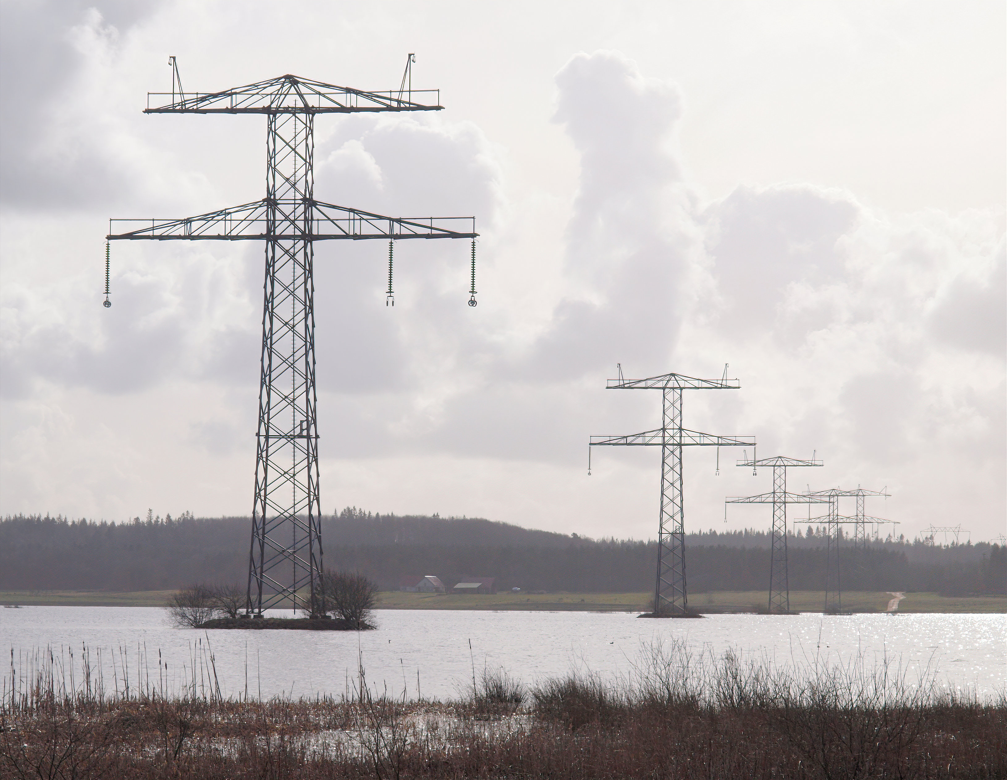 Højspændingsmasterne uden ledninger